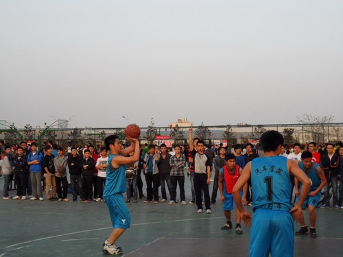 必赢3003no1线路检测中心篮球赛交通与汽车工程学院再次获胜2.jpg